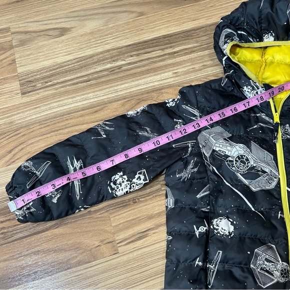 Uniqlo Boys Light Warm Padded Hooded Jacket Star Wars Space Black Size 3-4 - Picture 4 of 8